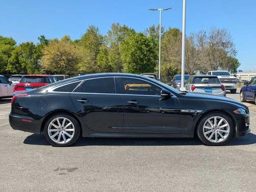 Santorini Black 2019 Jaguar XJ R-Sport