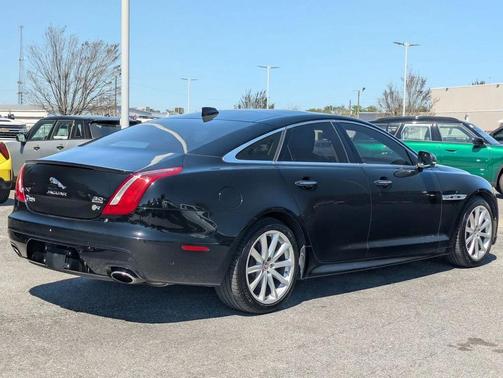 Santorini Black 2019 Jaguar XJ R-Sport