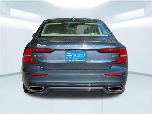 2022 Volvo S60 T5 Momentum