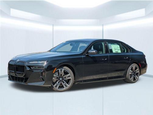 2025 BMW 740 i