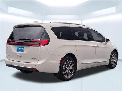 Luxury White Pearlcoat 2021 Chrysler Pacifica Limited