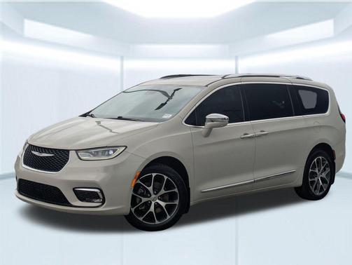 Luxury White Pearlcoat 2021 Chrysler Pacifica Limited