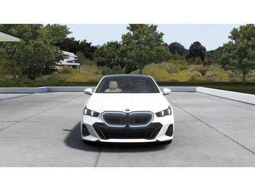Alpine White 2027 BMW 530 i xDrive