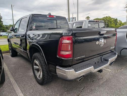 Diamond Black Crystal Pearlcoat 2021 RAM 1500 Limited