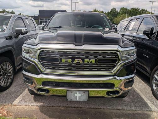 Diamond Black Crystal Pearlcoat 2021 RAM 1500 Limited