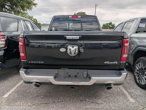 Diamond Black Crystal Pearlcoat 2021 RAM 1500 Limited