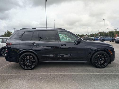 Carbon Black Metallic 2025 BMW X7 xDrive40i