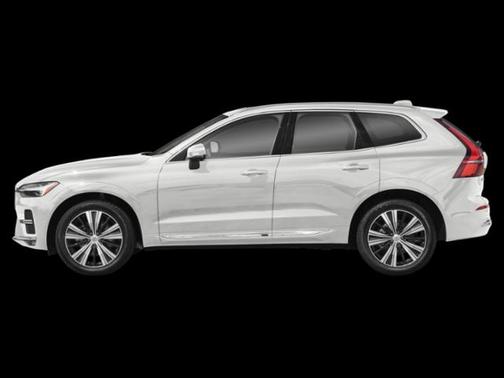 Crystal White Metallic 2022 Volvo XC60 B5 Momentum