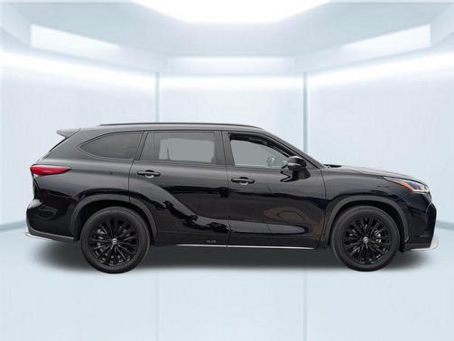 Black 2023 Toyota Highlander XSE