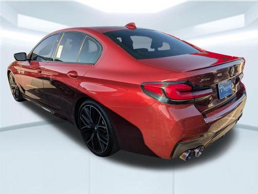 Aventurin Red Metallic 2022 BMW M550 i Xdrive