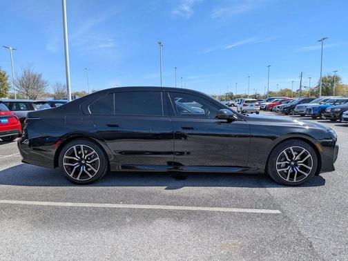 Black Sapphire Metallic 2024 BMW 740 xDrive