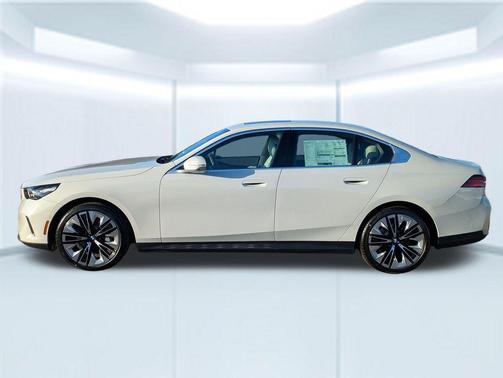 Alpine White 2026 BMW 530 530i