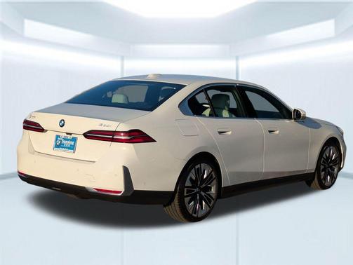 Alpine White 2026 BMW 530 530i