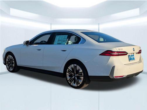 Alpine White 2026 BMW 530 530i