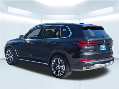 Black Sapphire Metallic 2026 BMW X5 PHEV xDrive50e