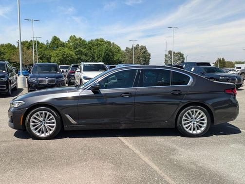 Gray 2023 BMW 530 i