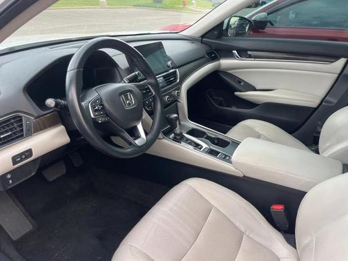 White 2018 Honda Accord EX-L