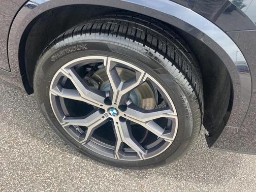 Carbon Black Metallic 2023 BMW X5 xDrive40i