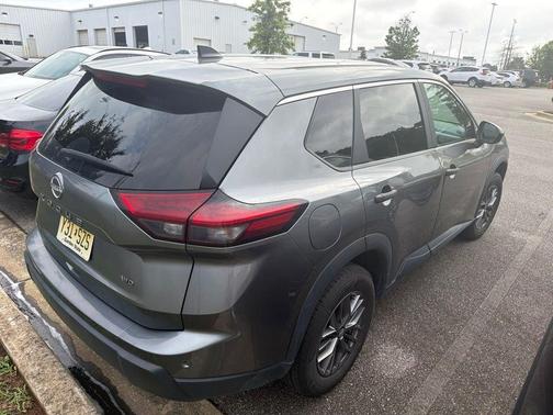 Gun Metallic 2024 Nissan Rogue S