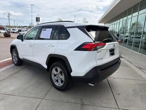 Ice Cap 2024 Toyota RAV4 XLE