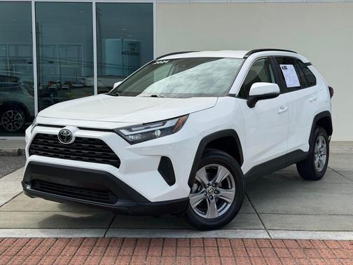 Ice Cap 2024 Toyota RAV4 XLE
