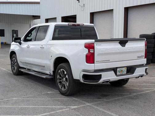 Iridescent Pearl Tricoat 2024 Chevrolet Silverado 1500 High Country