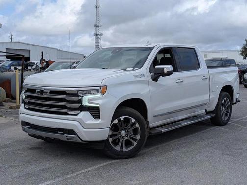 Iridescent Pearl Tricoat 2024 Chevrolet Silverado 1500 High Country