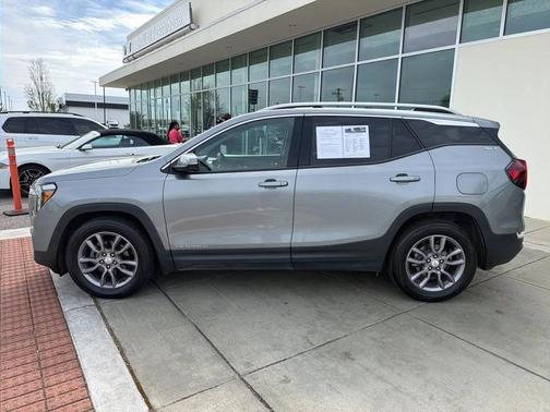 Sterling Metallic 2023 GMC Terrain SLT