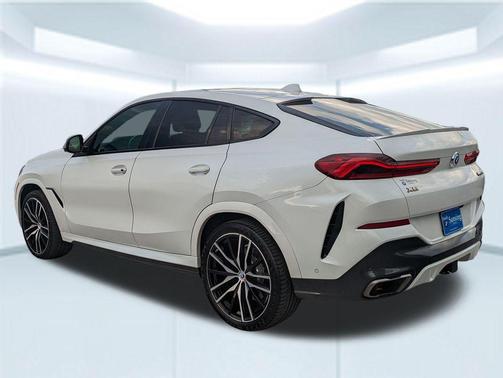 2022 BMW X6 M50i