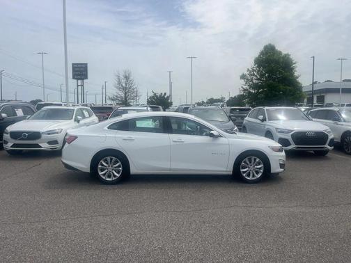 Summit White 2022 Chevrolet Malibu FWD LT