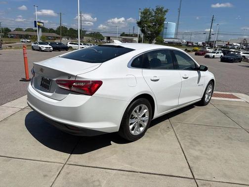 Summit White 2022 Chevrolet Malibu FWD LT