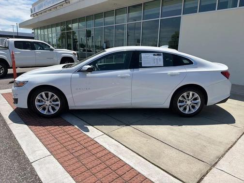 Summit White 2022 Chevrolet Malibu FWD LT