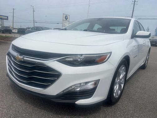 Summit White 2022 Chevrolet Malibu FWD LT