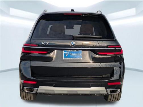Black Sapphire Metallic 2026 BMW X7 xDrive40i