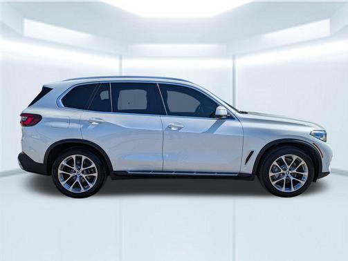 White Metallic 2023 BMW X5 sDrive40i