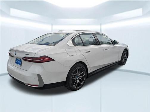 Alpine White 2024 BMW i5 eDrive40
