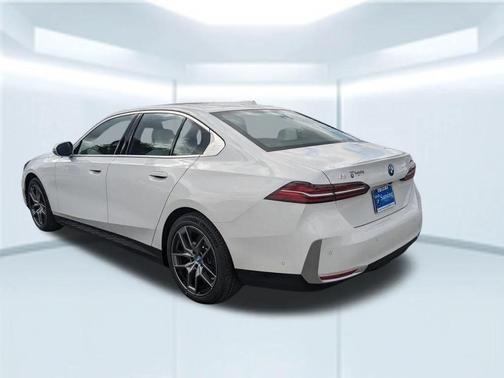 Alpine White 2024 BMW i5 eDrive40
