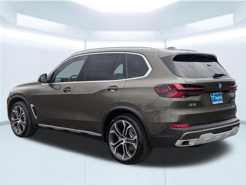 Manhattan Green Metallic 2026 BMW X5 xDrive40i