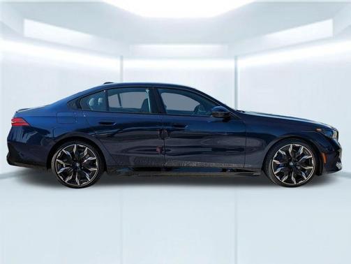 Tanzanite Blue II Metallic 2026 BMW 550e 550e xDrive