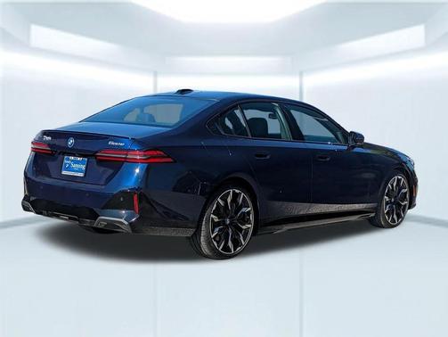 Tanzanite Blue II Metallic 2026 BMW 550e 550e xDrive