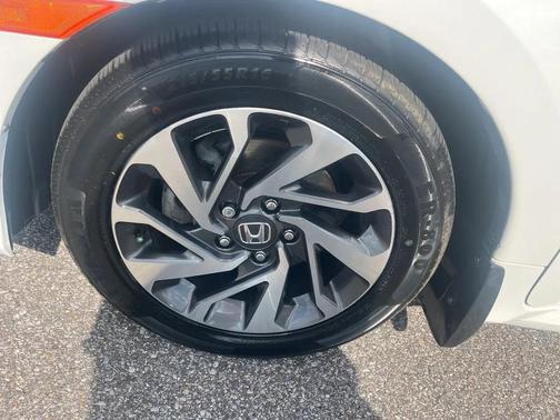White 2017 Honda Civic EX