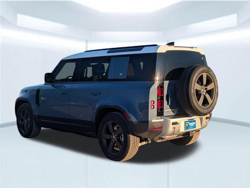 2023 Land Rover Defender 110 SE