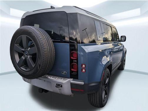 2023 Land Rover Defender 110 SE
