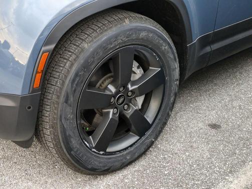 2023 Land Rover Defender 110 SE