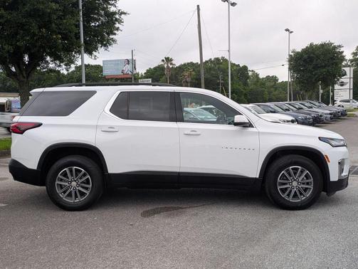 Summit White 2022 Chevrolet Traverse LT Cloth