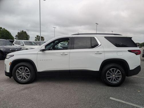 Summit White 2022 Chevrolet Traverse LT Cloth