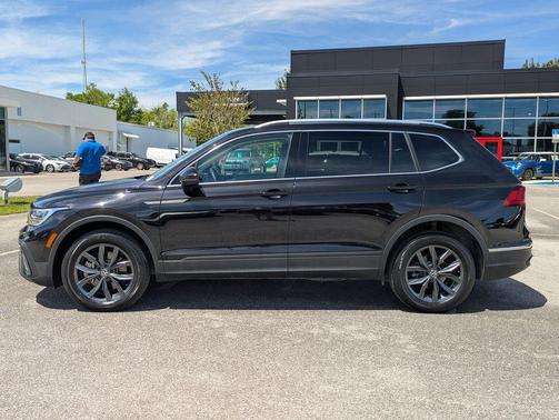 Gray 2023 Volkswagen Tiguan 2.0T SE 4MOTION