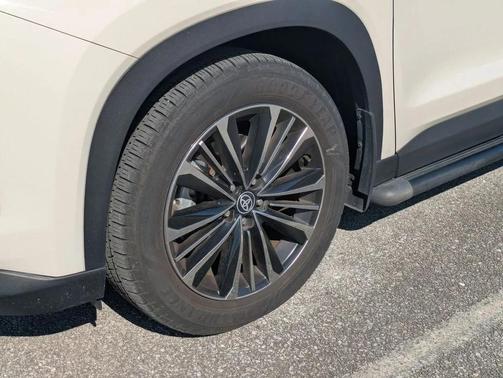Coastal Cream 2024 Toyota Grand Highlander XLE