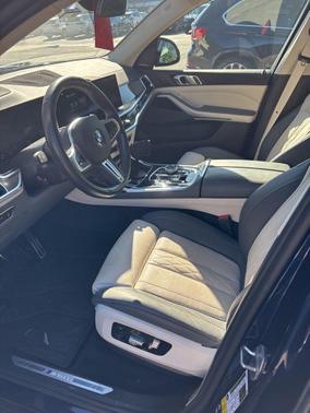 2023 BMW X7 M60i