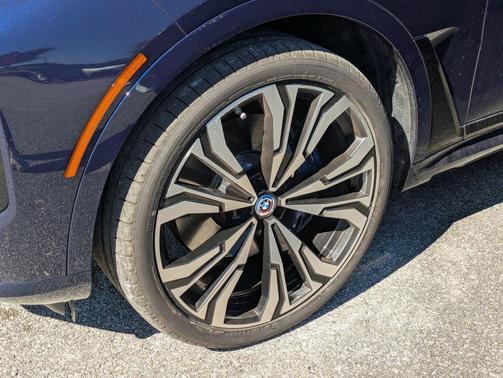 2023 BMW X7 M60i